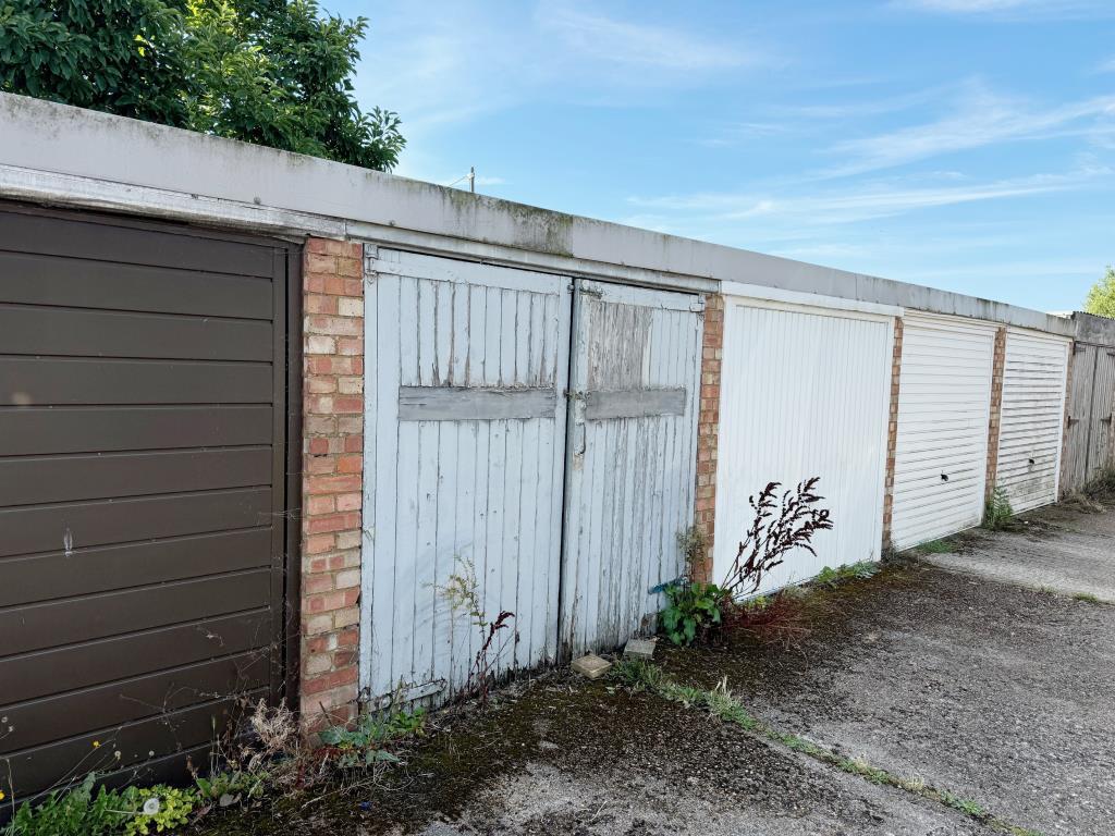 Lot: 12 - THREE-BEDROOM HOUSE FOR IMPROVEMENT WITH GARAGE EN-BLOC - Garage en-block